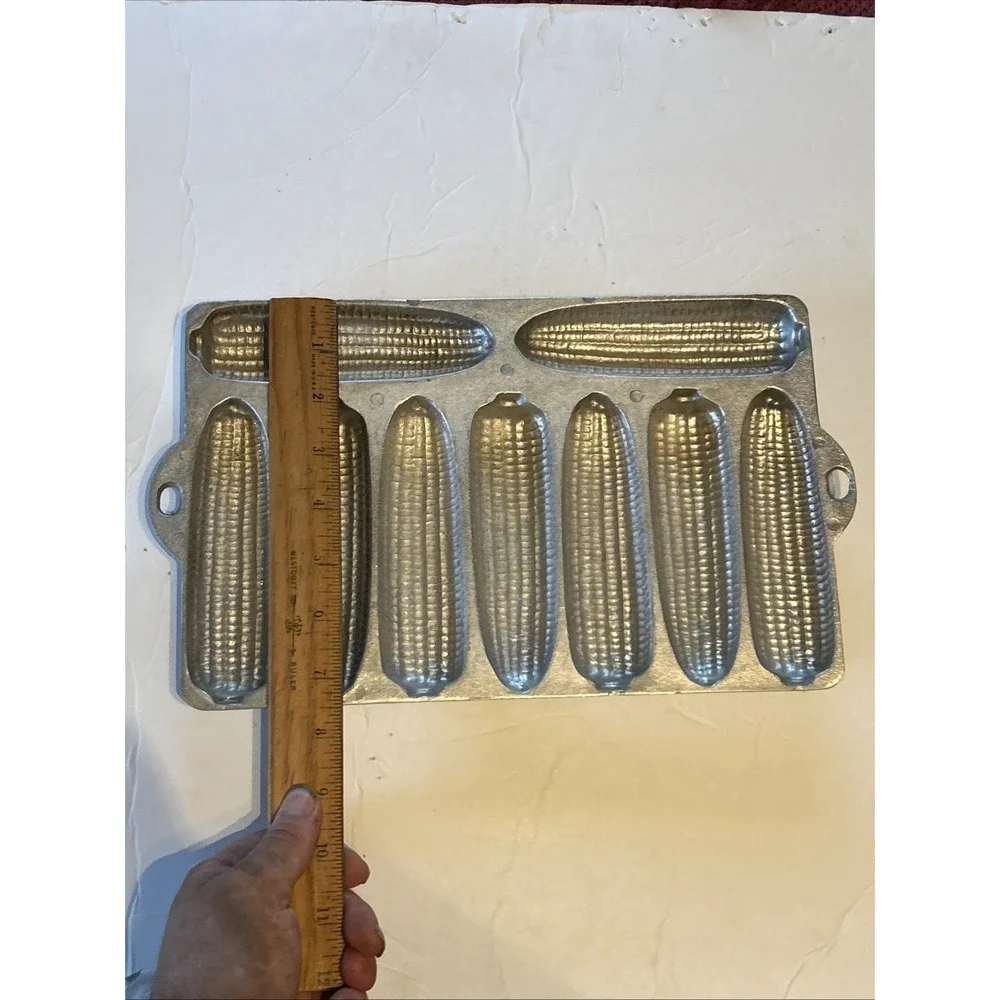 Vintage Cast Aluminum 9 Stick Cornstick Pan 12 7/8'' X 7 1/2